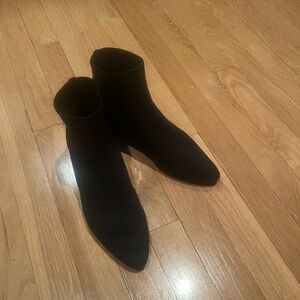 Eileen Fisher purl knit Black Knit Ankle Boots size 8– good condition